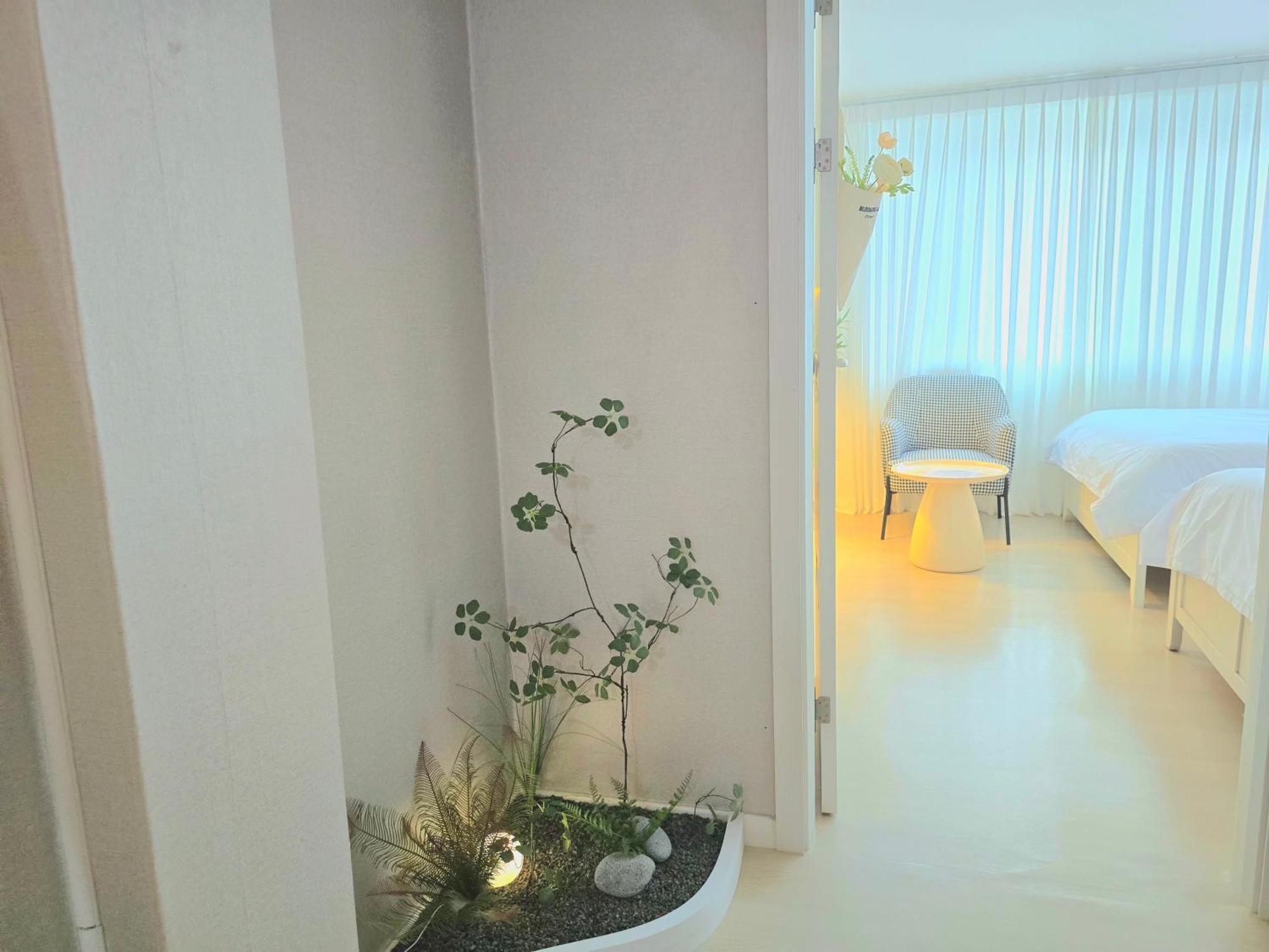 Rinn - Bongcheon Station, National Uni, Airport Bus Apartment